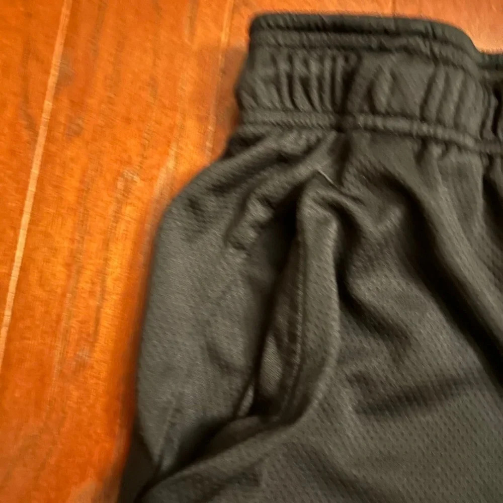 Reebok black shorts size M excellent condition - Picture 4 of 8